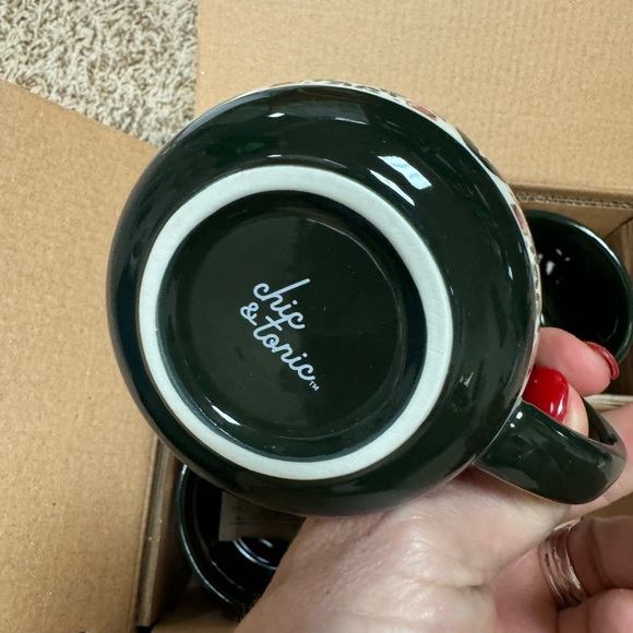 Chic & Tonic Cups Artistic Print with Vintage Flair Set Of 4 Coffee Tea Mugs - Picture 4 of 5